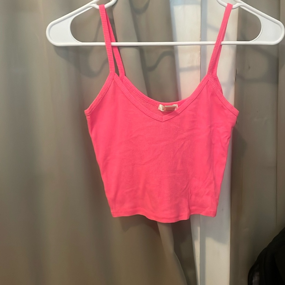 pink tank top